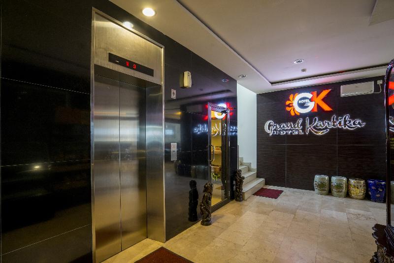 호텔 Grand Kartika
