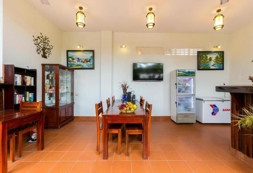 Hotel Mayfair Valley