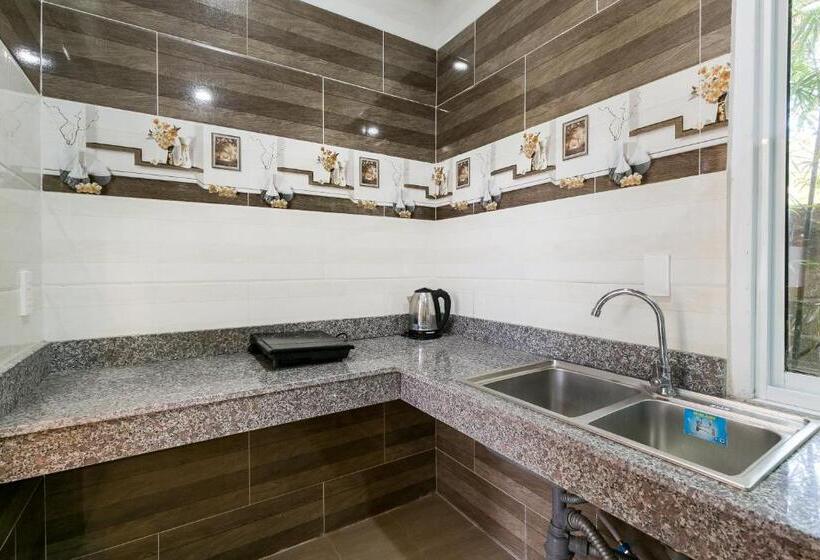 Hotel Mayfair Valley