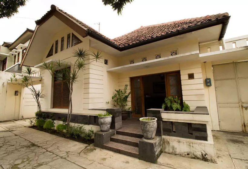 ホテル De  Tropis Family Guest House