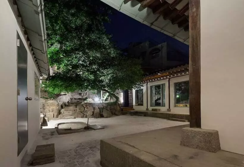 Hanok Residence Hotel Side