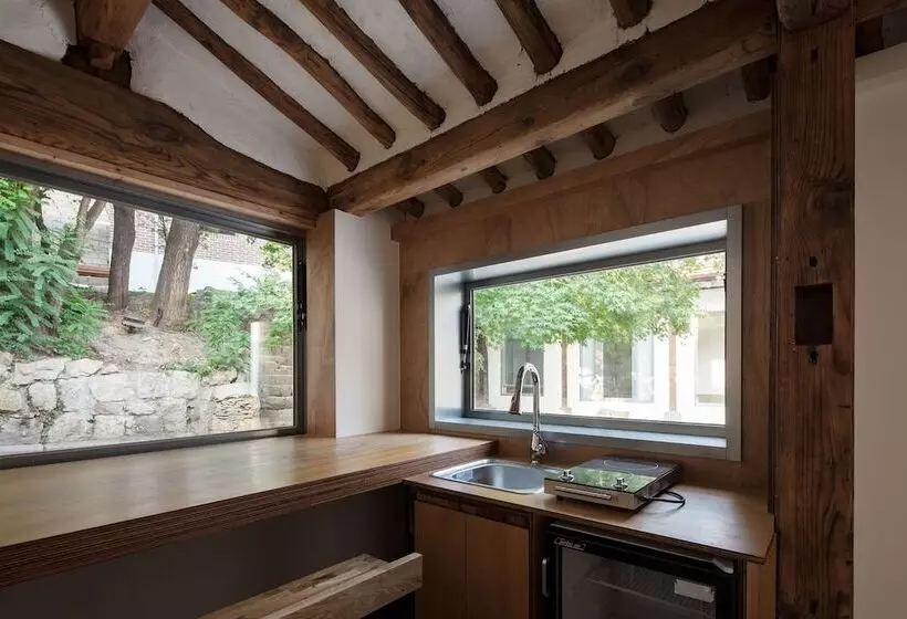 Hanok Residence Hotel Side