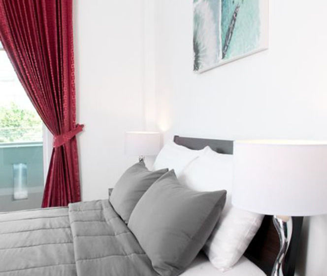 酒店 Surin Beach Rooms