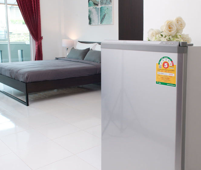 酒店 Surin Beach Rooms