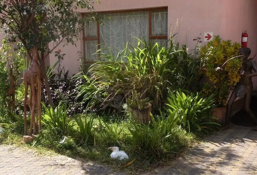 پانسیون Liya Guest Lodge