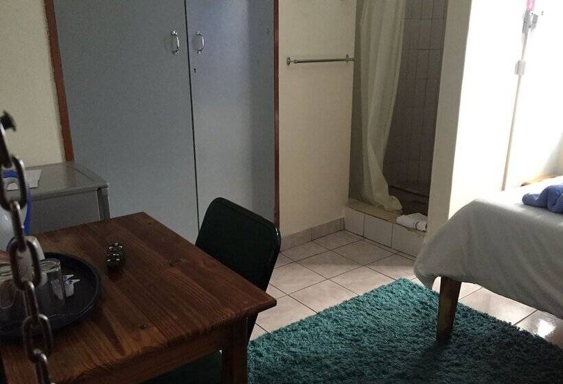 پانسیون Liya Guest Lodge