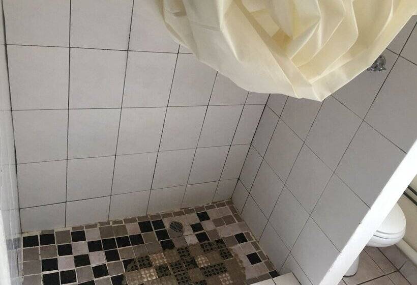 پانسیون Liya Guest Lodge