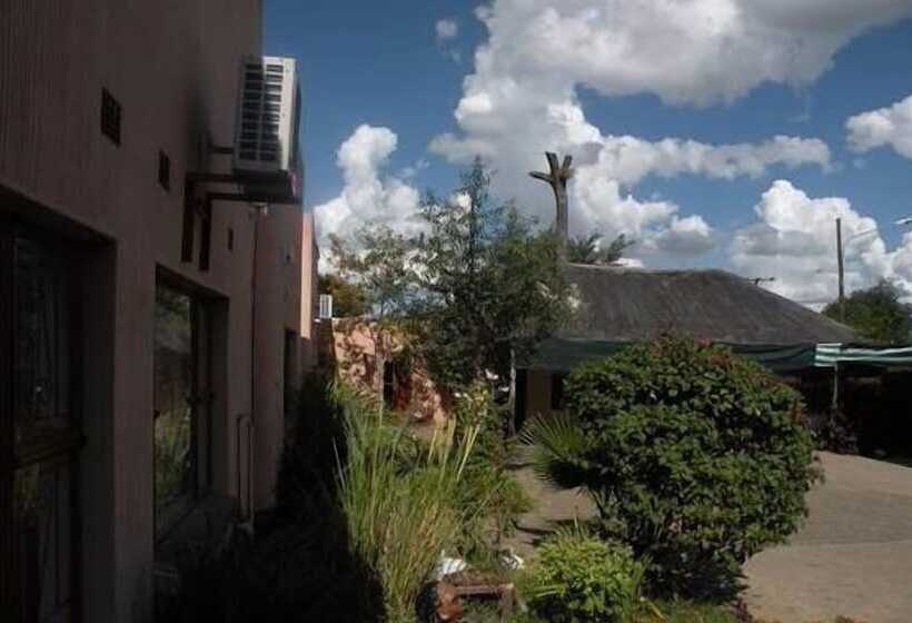 پانسیون Liya Guest Lodge