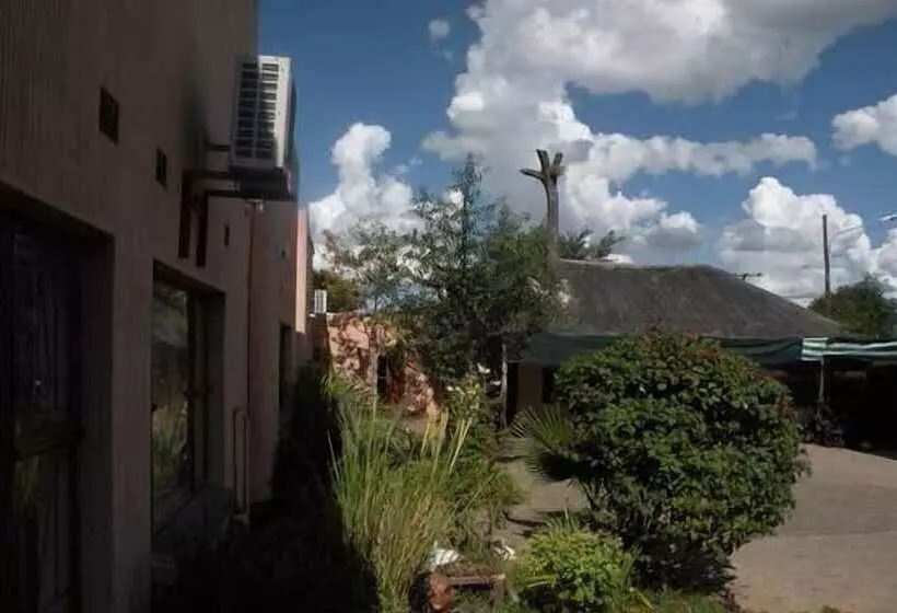 پانسیون Liya Guest Lodge