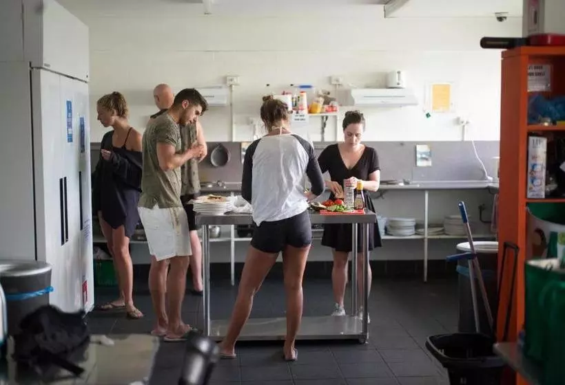 Hostelli Surfers Paradise Yha