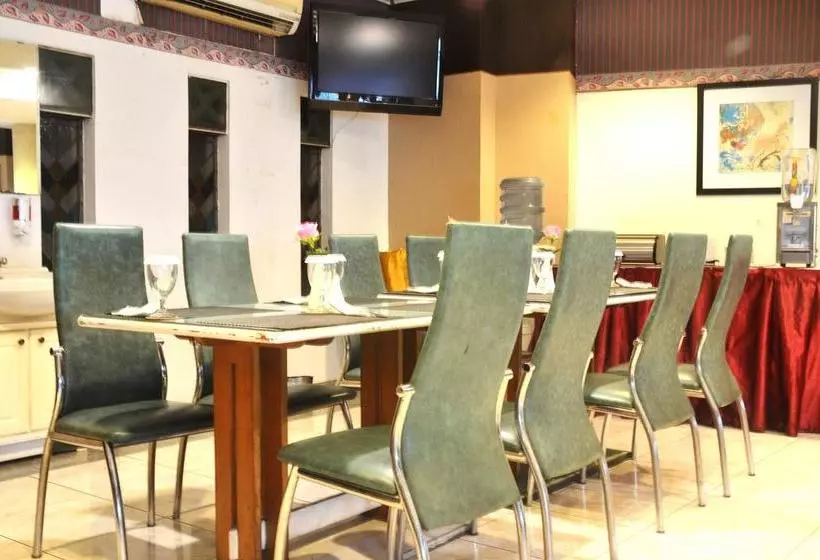 簡易ホテル Zen Rooms Kalimas Kh Mas Mansyur