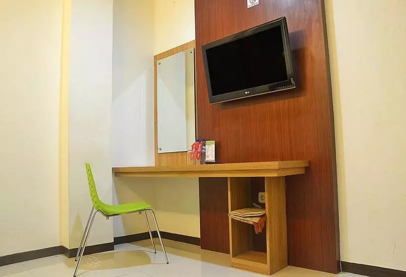 簡易ホテル Zen Rooms Kalimas Kh Mas Mansyur