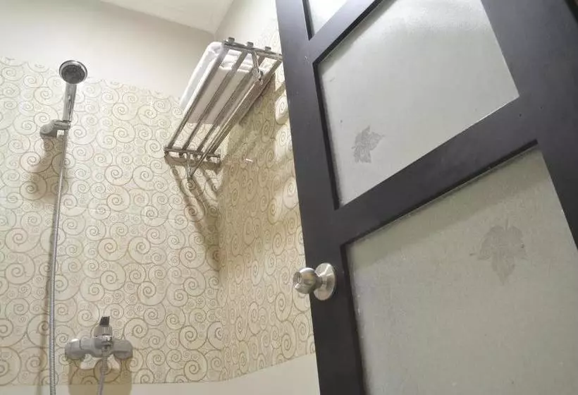 簡易ホテル Zen Rooms Kalimas Kh Mas Mansyur