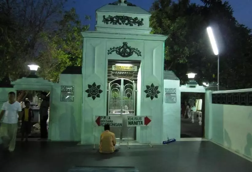 簡易ホテル Zen Rooms Kalimas Kh Mas Mansyur