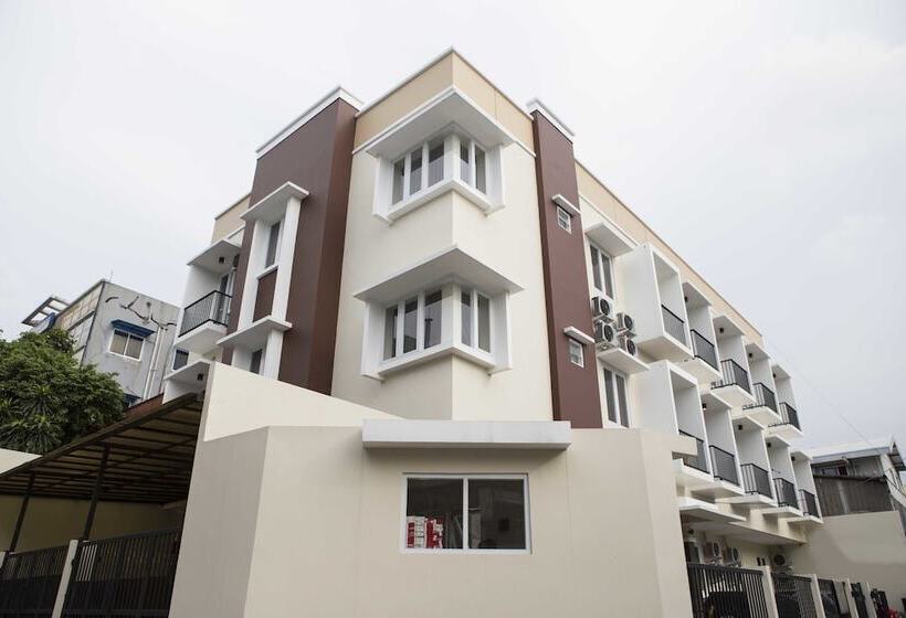 Отель Reddoorz @ Anggrek Radio Dalam