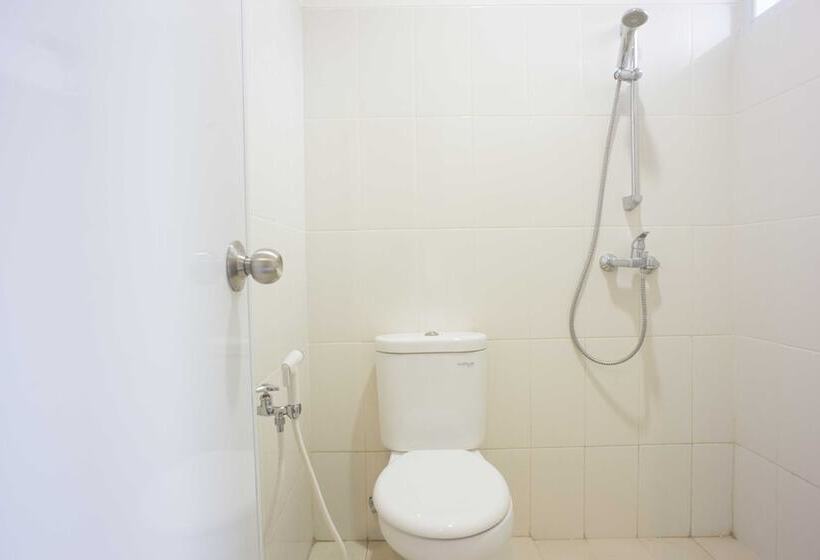 Отель Reddoorz @ Anggrek Radio Dalam