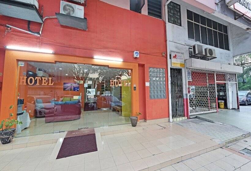 هتل New Three Three Cheras