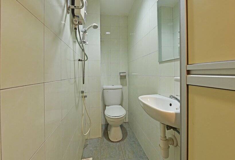 هتل New Three Three Cheras