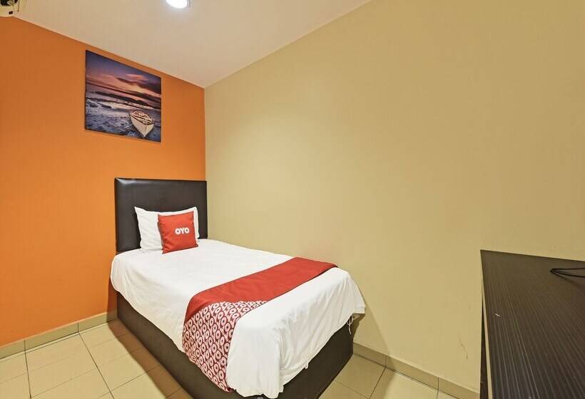 هتل New Three Three Cheras