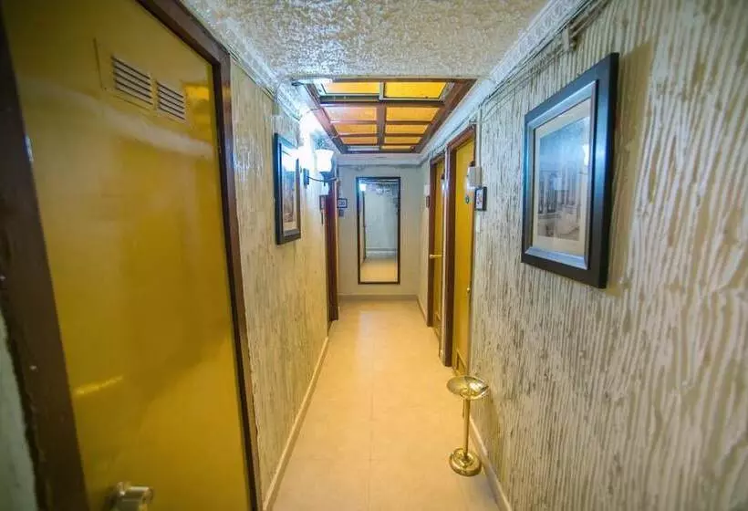 Hotel Sahara Inn