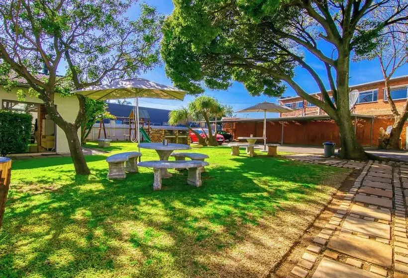 Bm Gardens