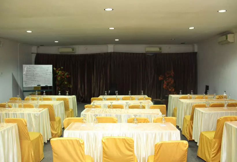 ホテル Airy Syariah Panakkukang Ruko Mirah Pengayoman Makassar