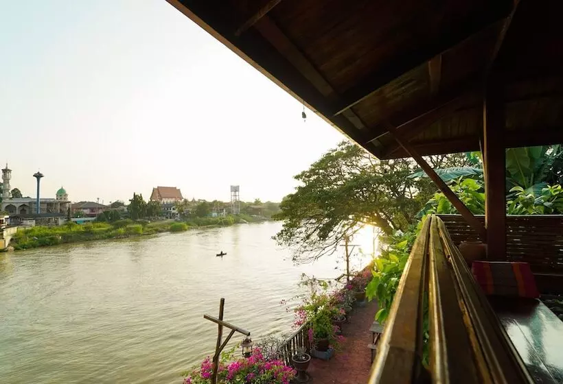 هتل Athithara Homestay