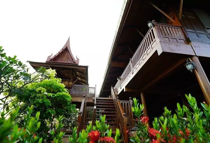 هتل Athithara Homestay