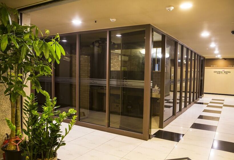 בית מלון כפרי Central