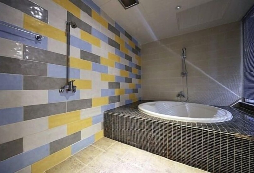 בית מלון כפרי Central