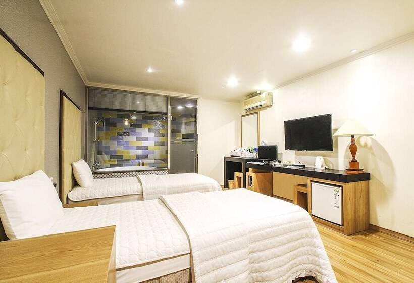 בית מלון כפרי Central