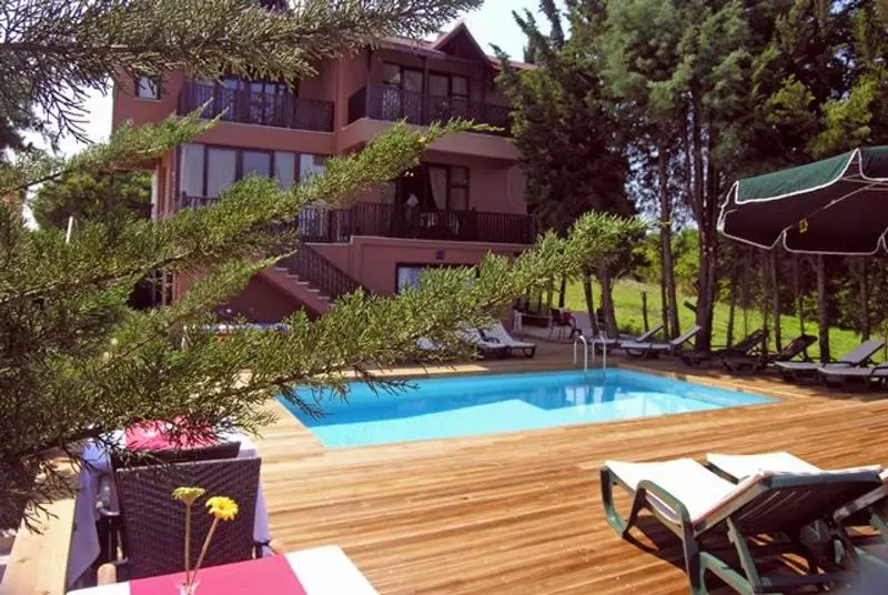 Hotelli Villa Pine Garden
