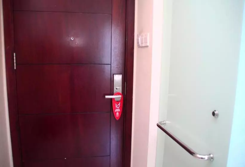 Hotelli Zen Rooms Kusuma Bangsa