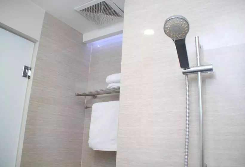 Hotelli Zen Rooms Kusuma Bangsa