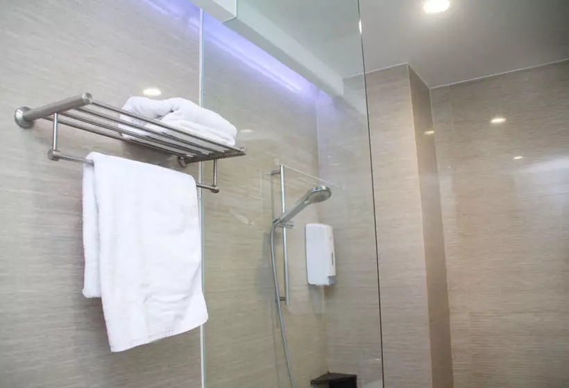 Hotelli Zen Rooms Kusuma Bangsa