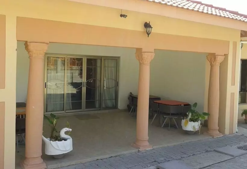 پانسیون Okavango Roadside Guesthouse