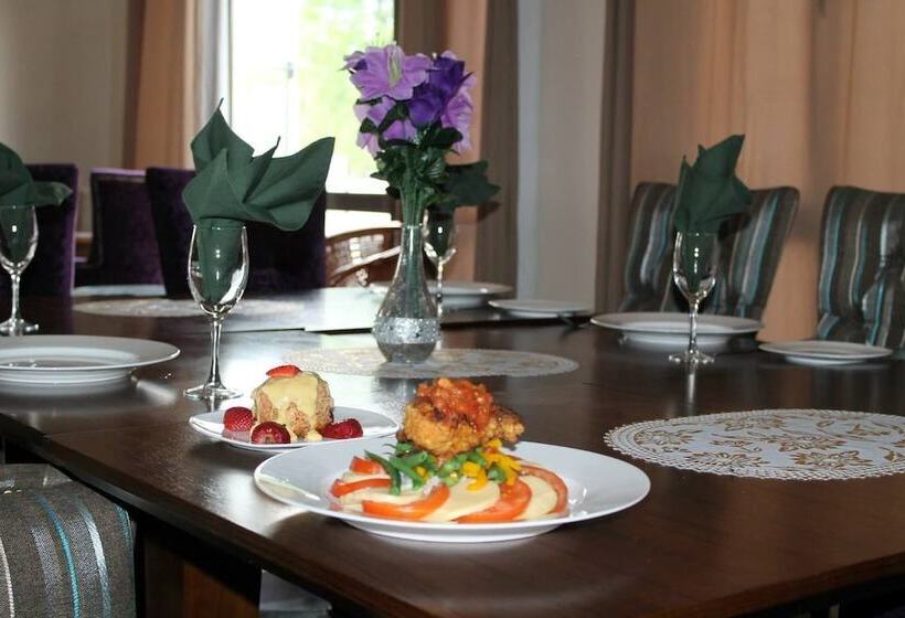 Пансион Okavango Roadside Guesthouse