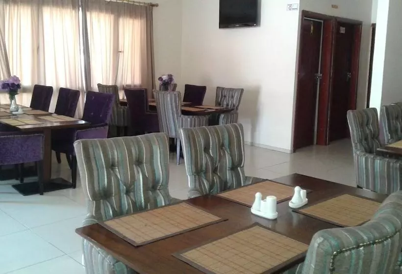پانسیون Okavango Roadside Guesthouse
