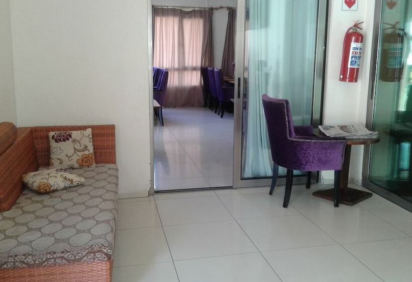 Пансион Okavango Roadside Guesthouse