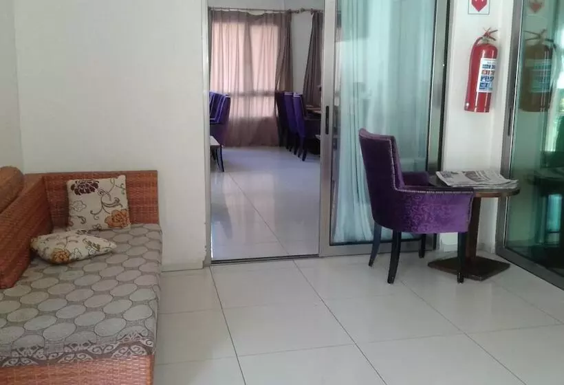 پانسیون Okavango Roadside Guesthouse