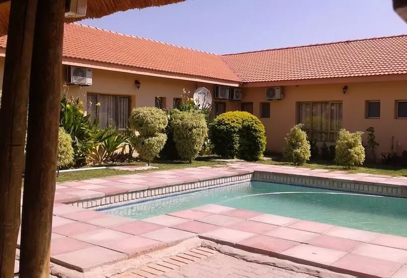 پانسیون Okavango Roadside Guesthouse