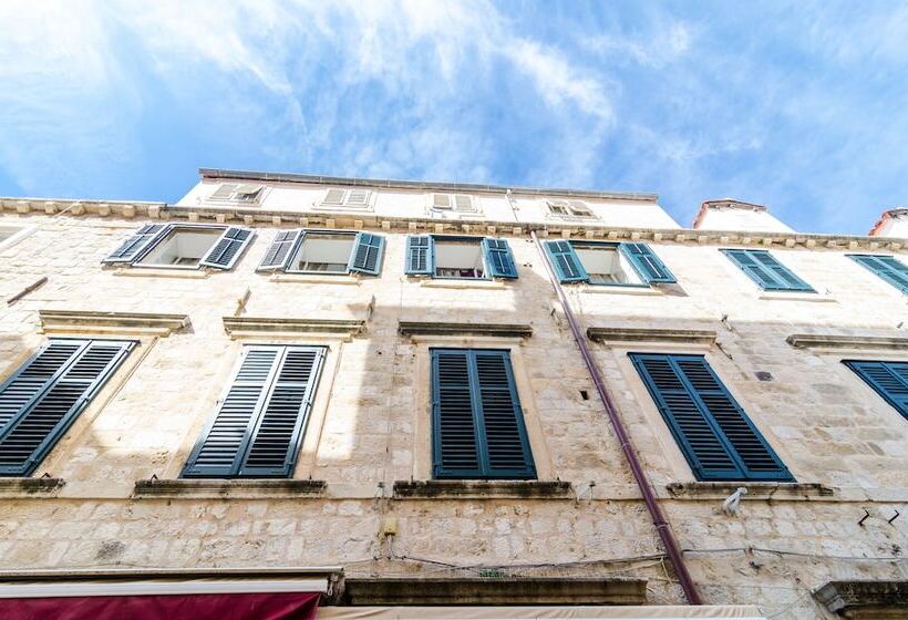 פנסיון Rooms Tezoro