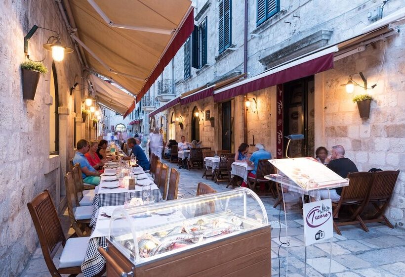 פנסיון Rooms Tezoro