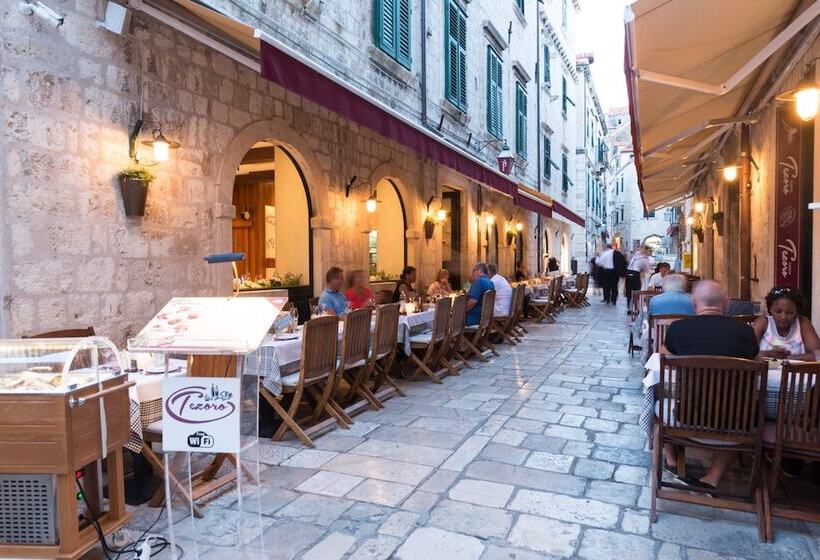 פנסיון Rooms Tezoro