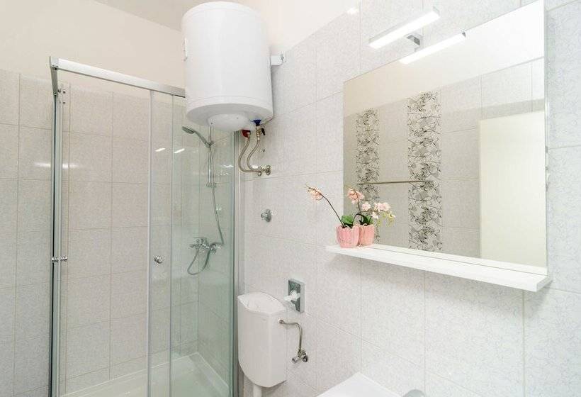 פנסיון Rooms Tezoro