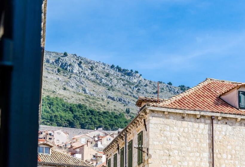 פנסיון Rooms Tezoro