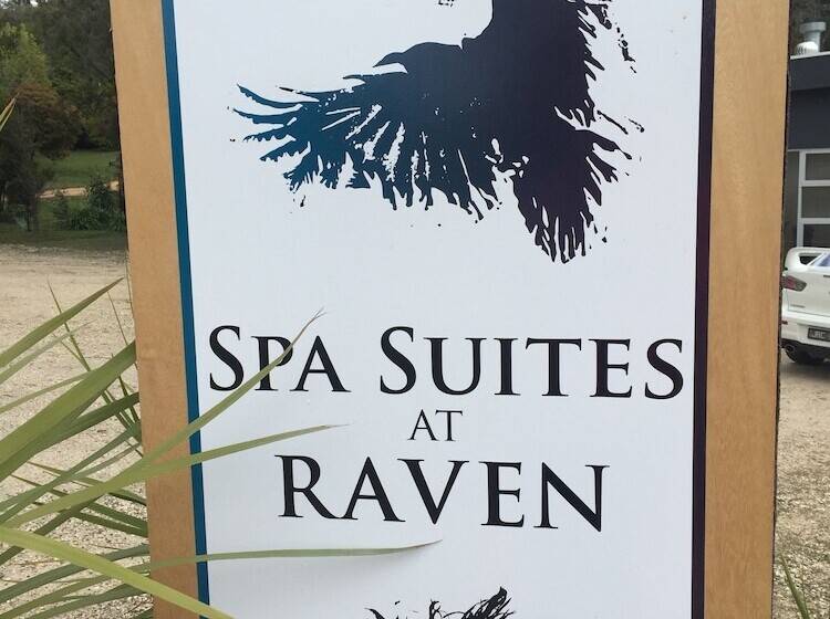 Пансион Spa Suites At Raven