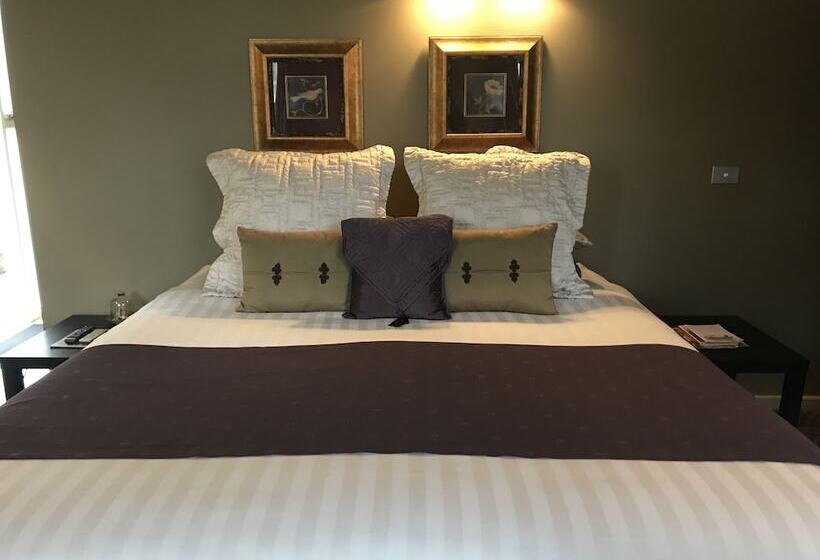 Пансион Spa Suites At Raven