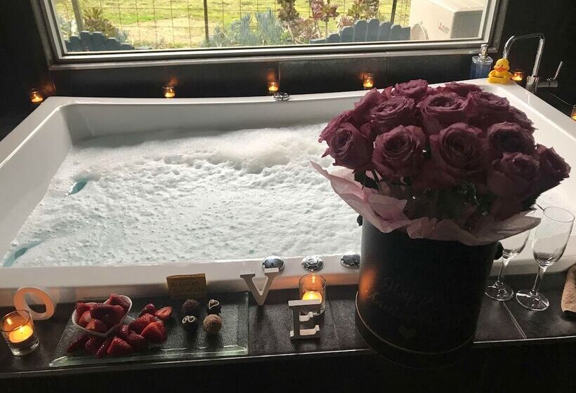 Пансион Spa Suites At Raven