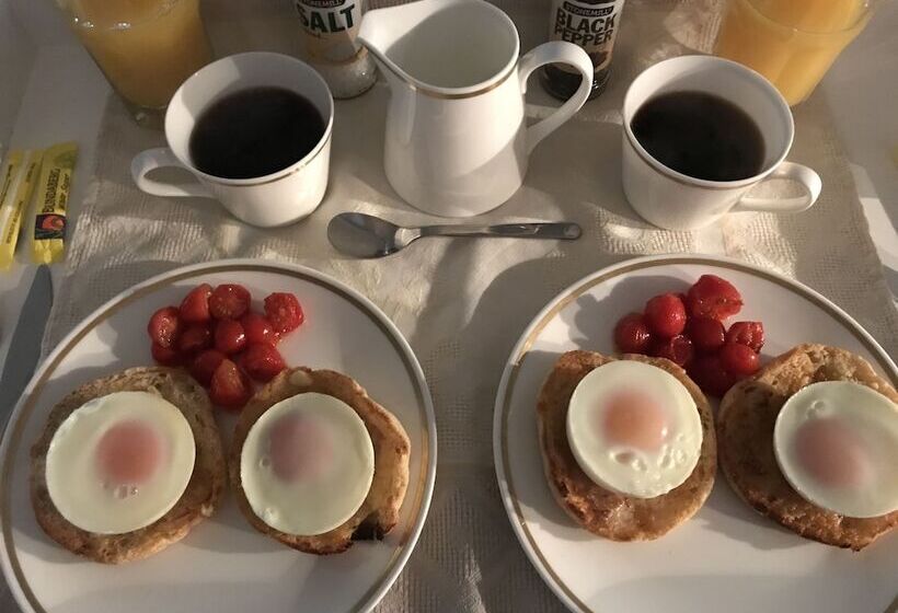 Пансион Spa Suites At Raven